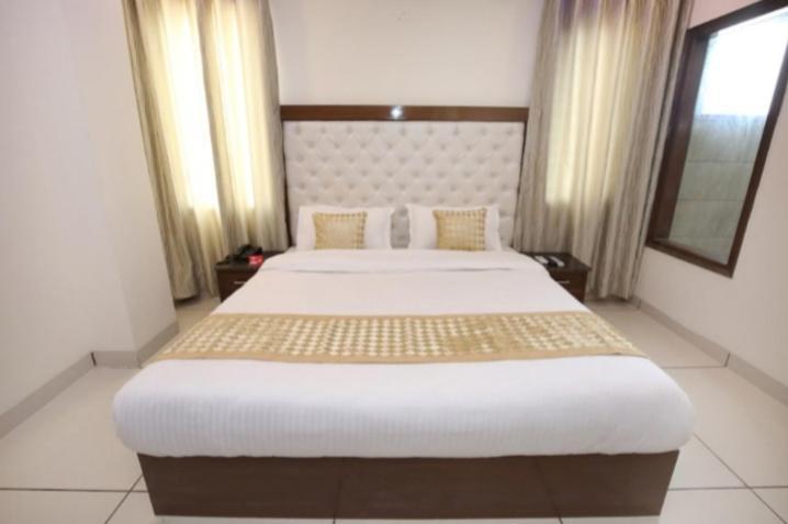 Hotel Silver Palm Zirakpur Zewnętrze zdjęcie
